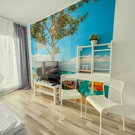 Golden Coast Apartment *