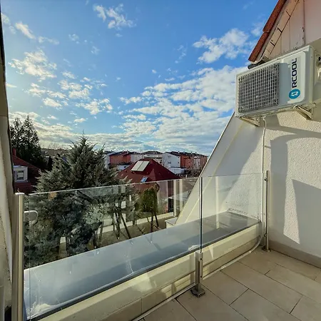 Golden Coast Apartamento